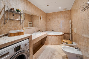 Prodej RD s dvojgaráží, saunou, vířivkou a bazénem, Svatava u Černovic