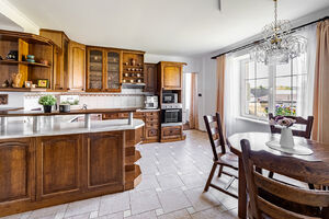 Prodej RD s dvojgaráží, saunou, vířivkou a bazénem, Svatava u Černovic