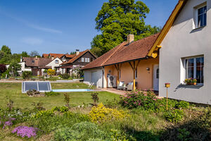 Prodej RD s dvojgaráží, saunou, vířivkou a bazénem, Svatava u Černovic